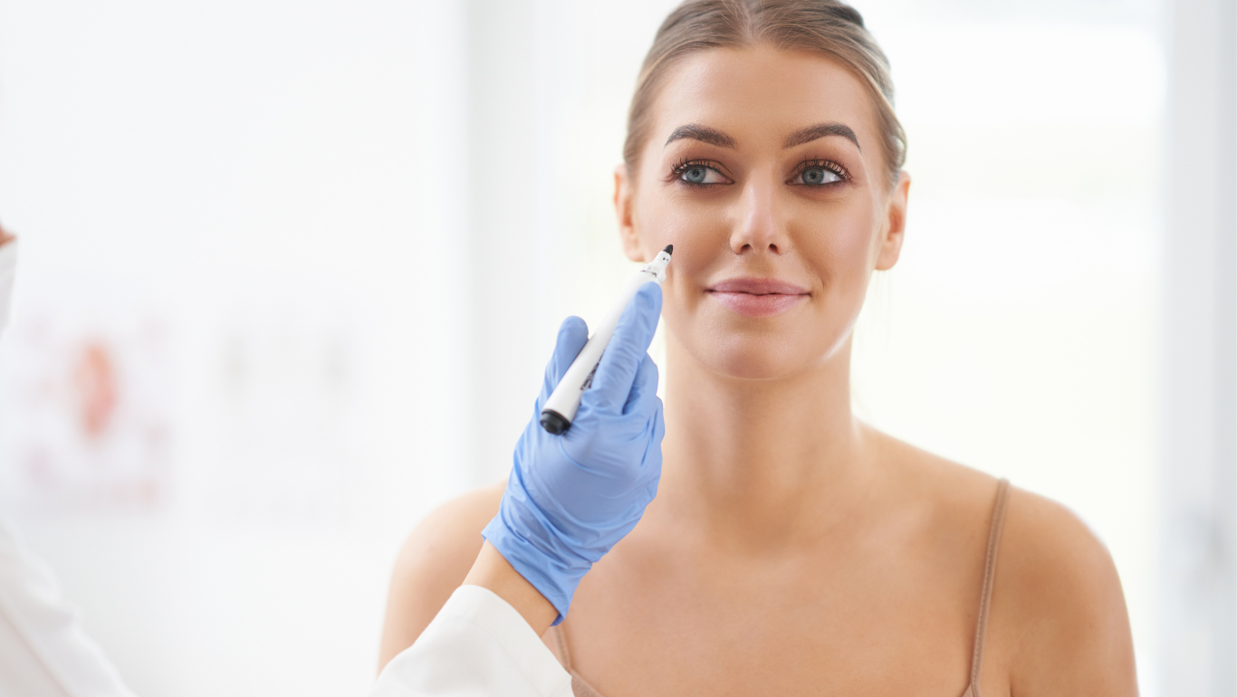 Woman before a Facelift and Neck Lift Plastic Surgery in Sydney